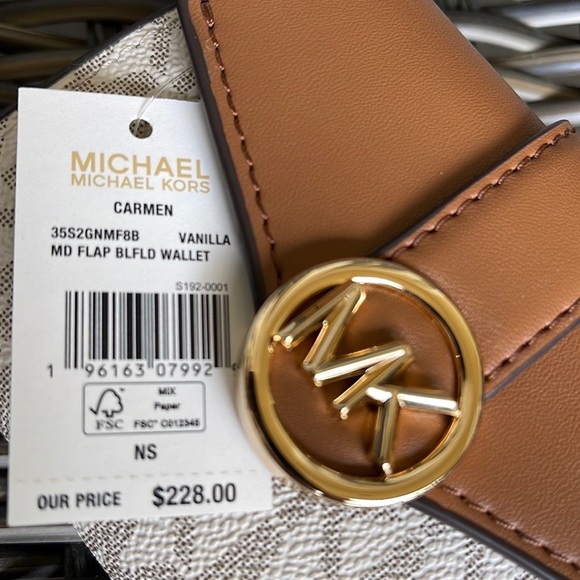 MICHAEL KORS CARMEN MEDIUM LOGO AND FAUX LEATHER WALLET VANILLA - Picture 5 of 16